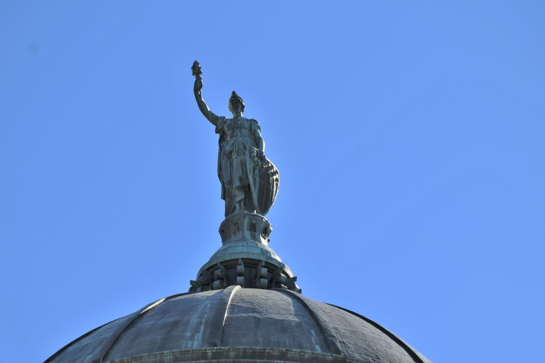 montanas-majestic-lady-liberty-statue-awaits