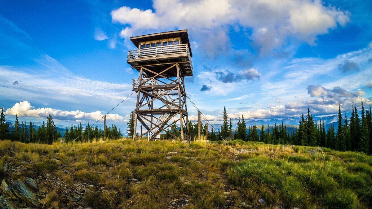 montanas-secret-fire-tower-rentals