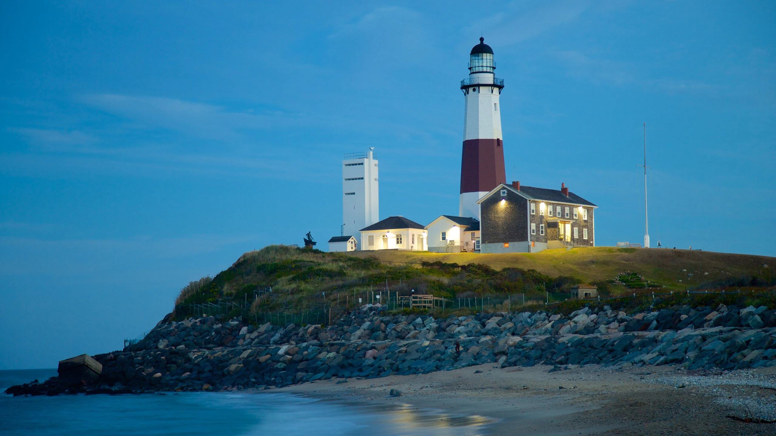 montauk-point-lighthouse-a-coastal-gem-awaits