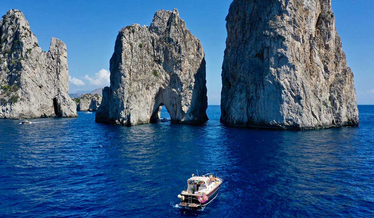 mysteries-of-capri-faraglioni-rocks-by-boat