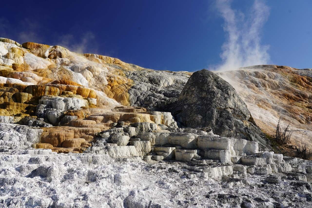 mysteries-of-mammoth-hot-springs-terraces