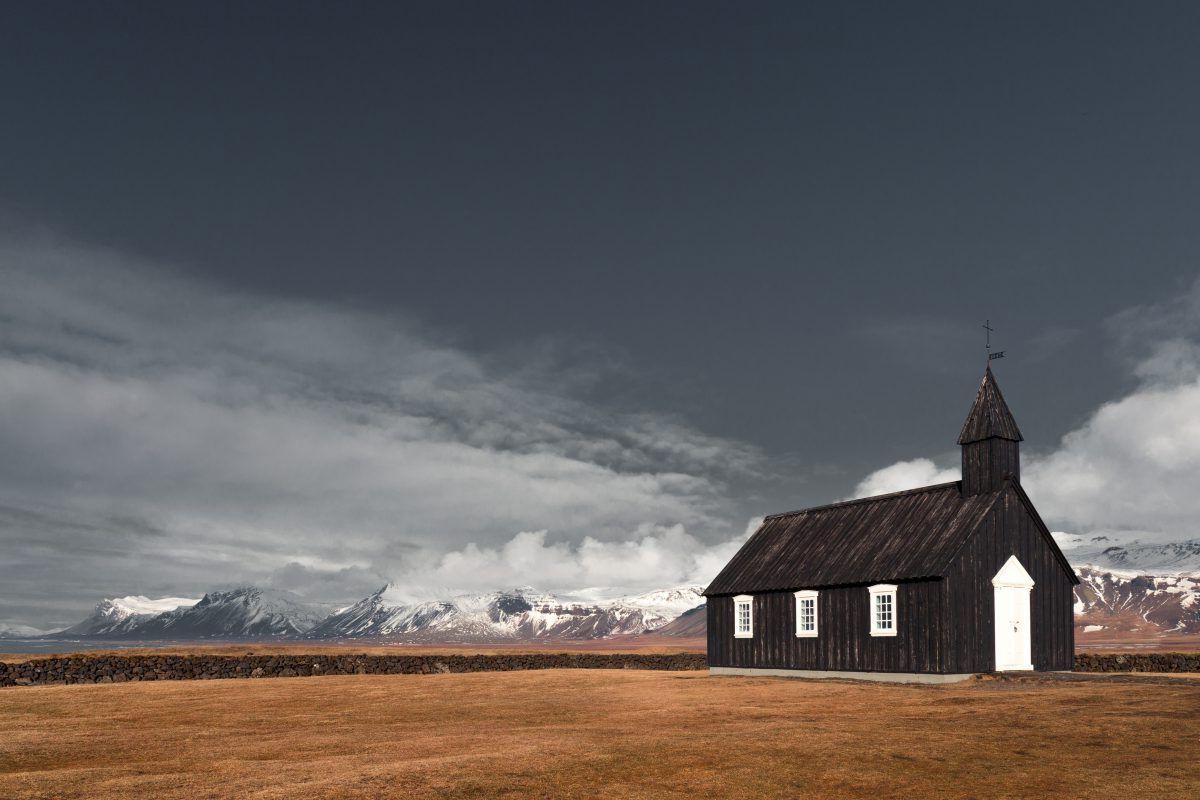 mystery-of-budakirkja-black-church
