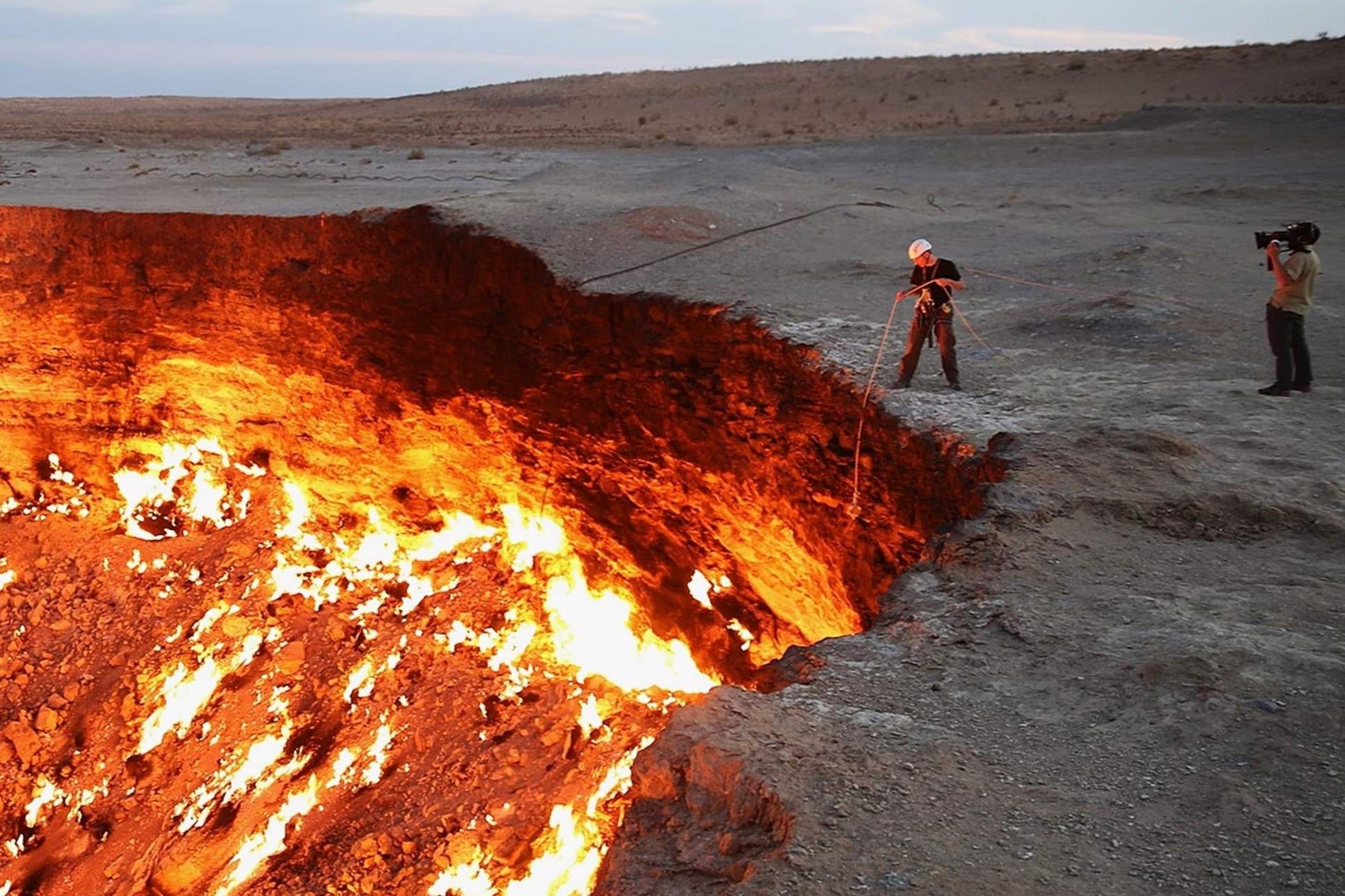 mystery-of-the-turkmenistan-fire-crater