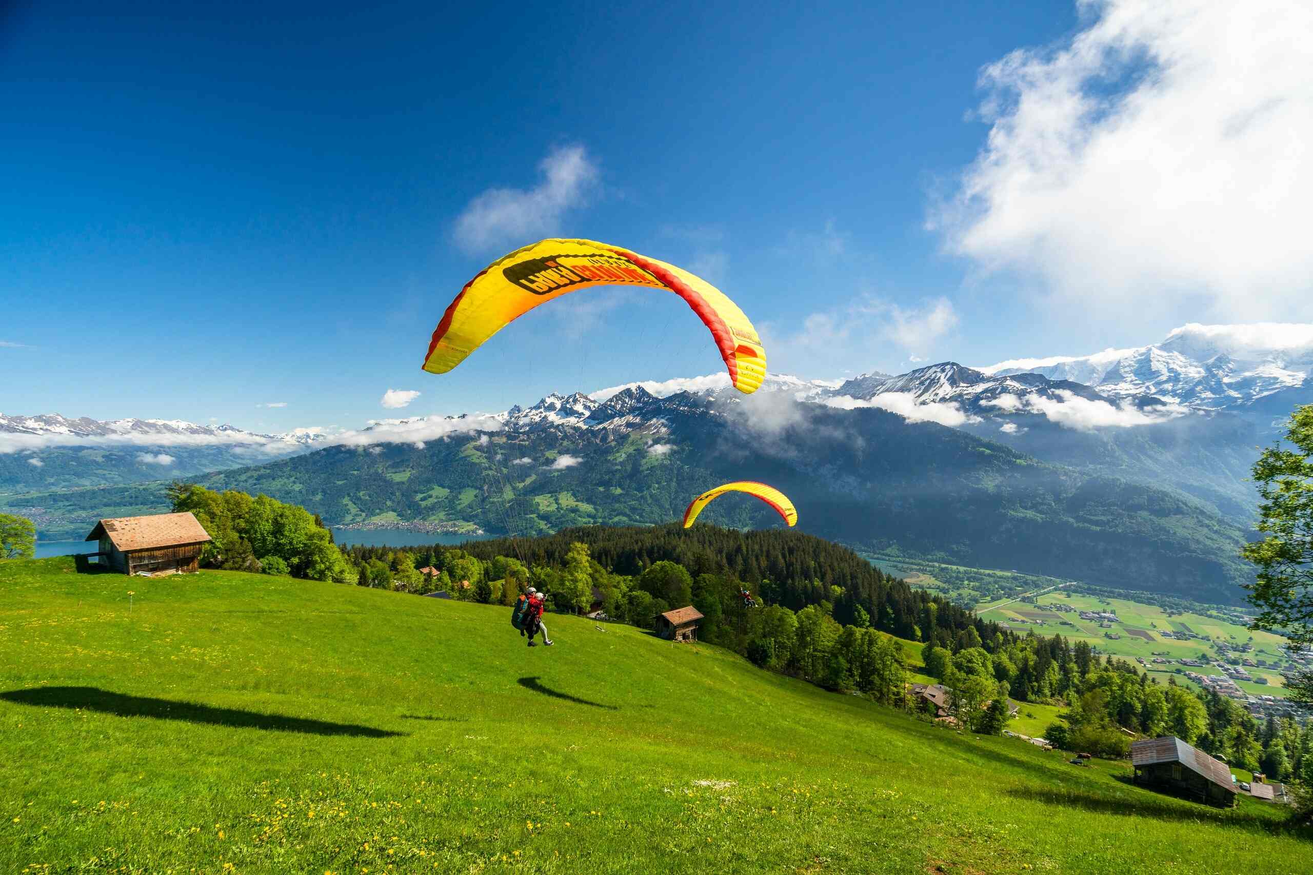 paragliding-adventure-in-interlaken-switzerland