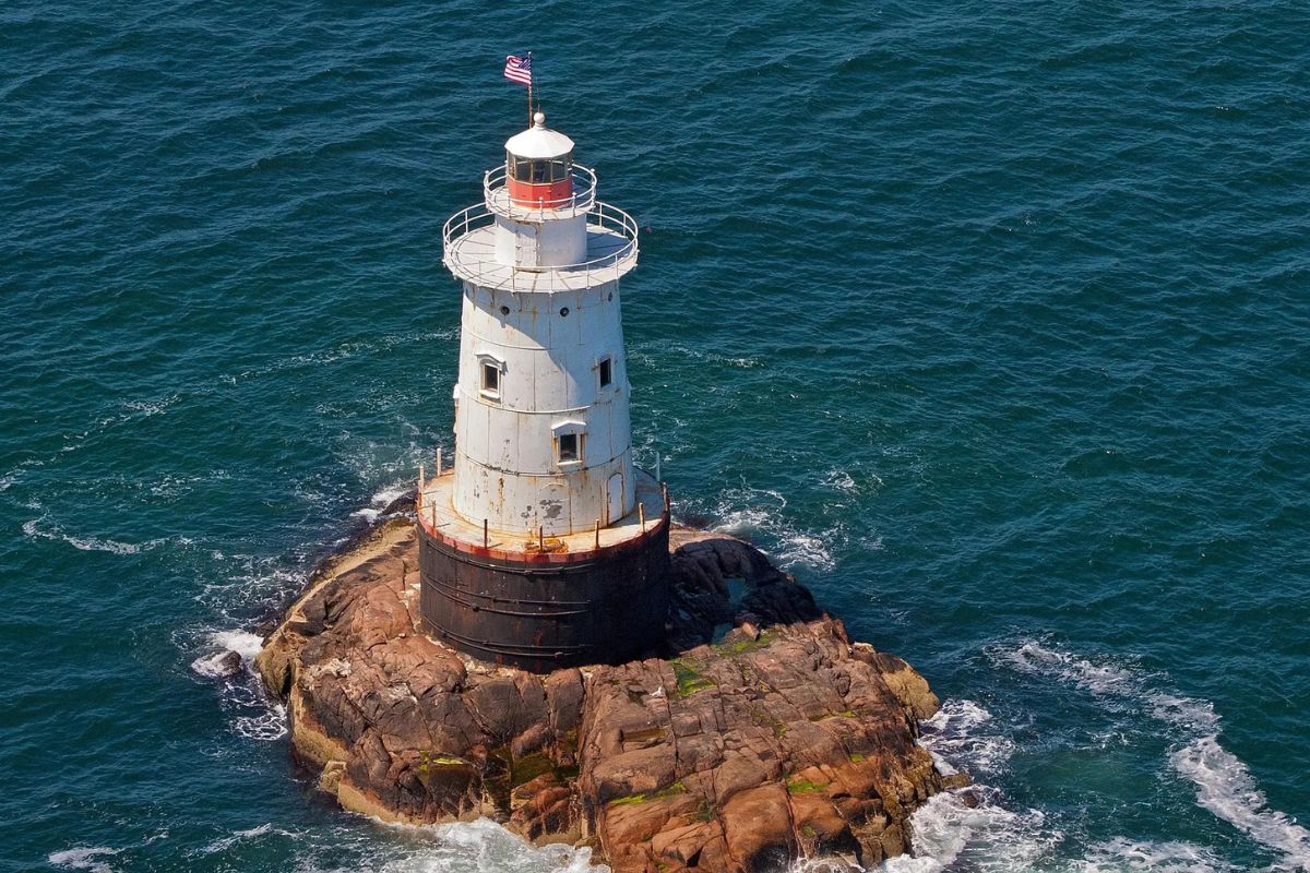 Remote-Wonder-Sakonnet-Point-Lighthouse remote-wonder-sakonnet-point-lighthouse