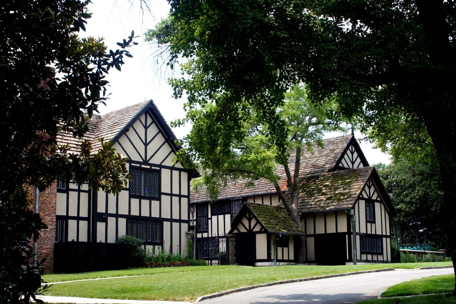 richmonds-enchanting-agecroft-hall-awaits