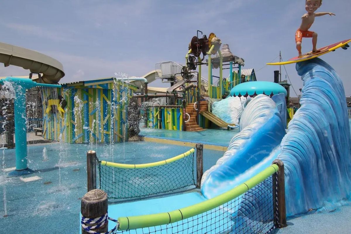 ride-the-waves-at-thundering-surf-water-park