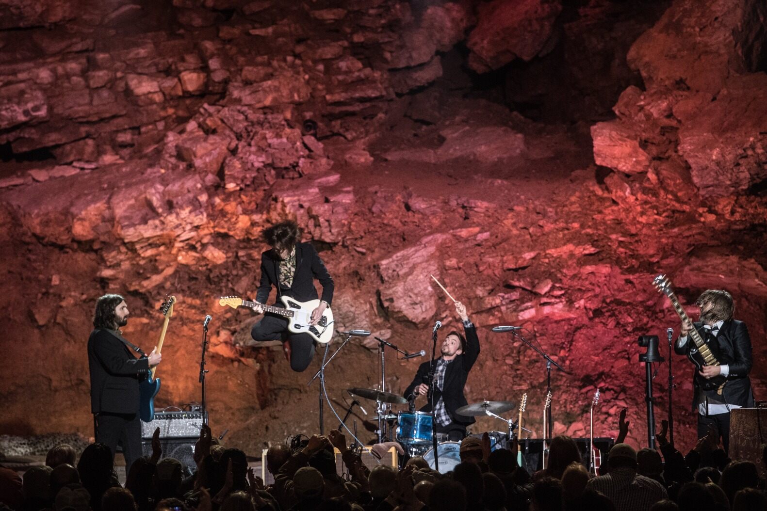 rock-out-in-cumberland-caverns-hidden-concerts