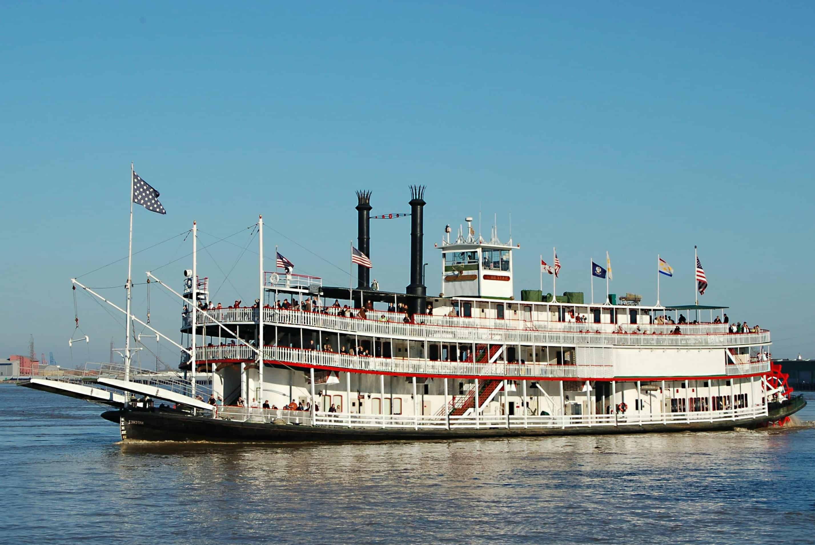 sail-the-mighty-mississippi-on-steamboat-natchez