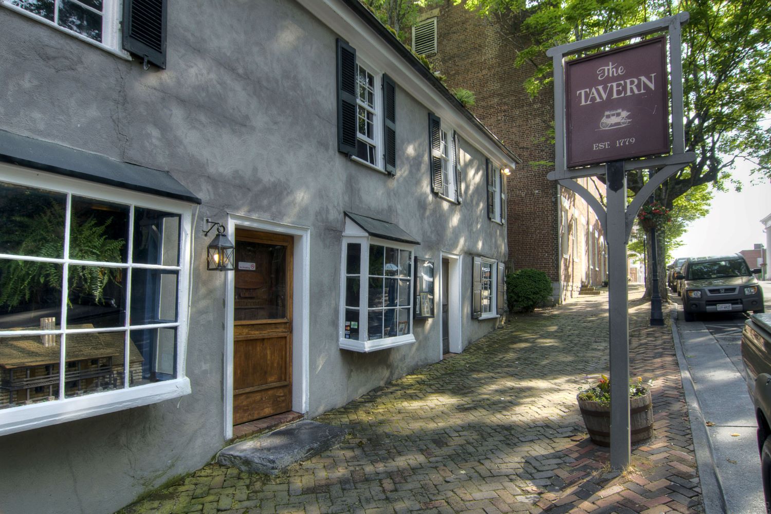 savor-history-at-abingdons-the-tavern-restaurant