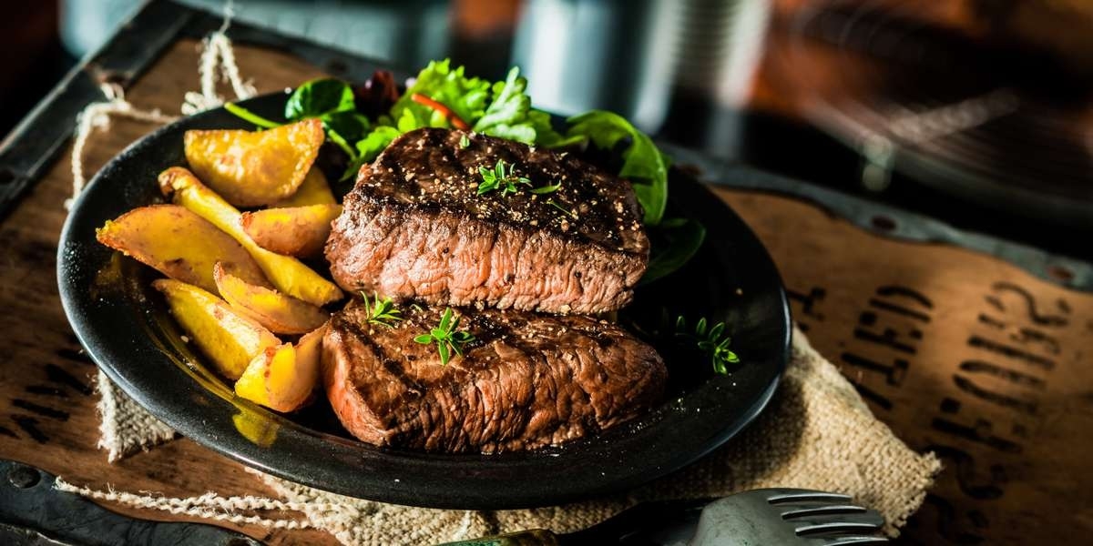 savor-southern-comfort-at-quincys-family-steak-house