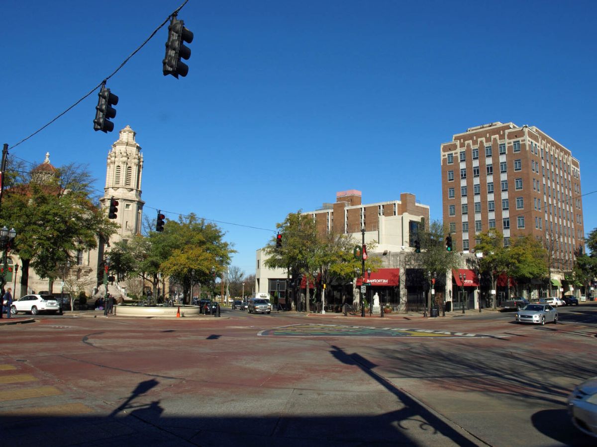 savor-the-flavors-of-birminghams-five-points-south