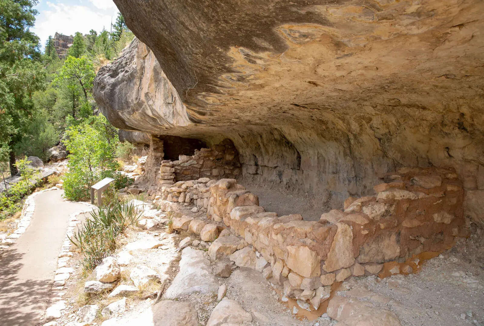 Secret-Cliff-Dwellings-Of-Arizona8217s-Walnut-Canyon secret-cliff-dwellings-of-arizonas-walnut-canyon