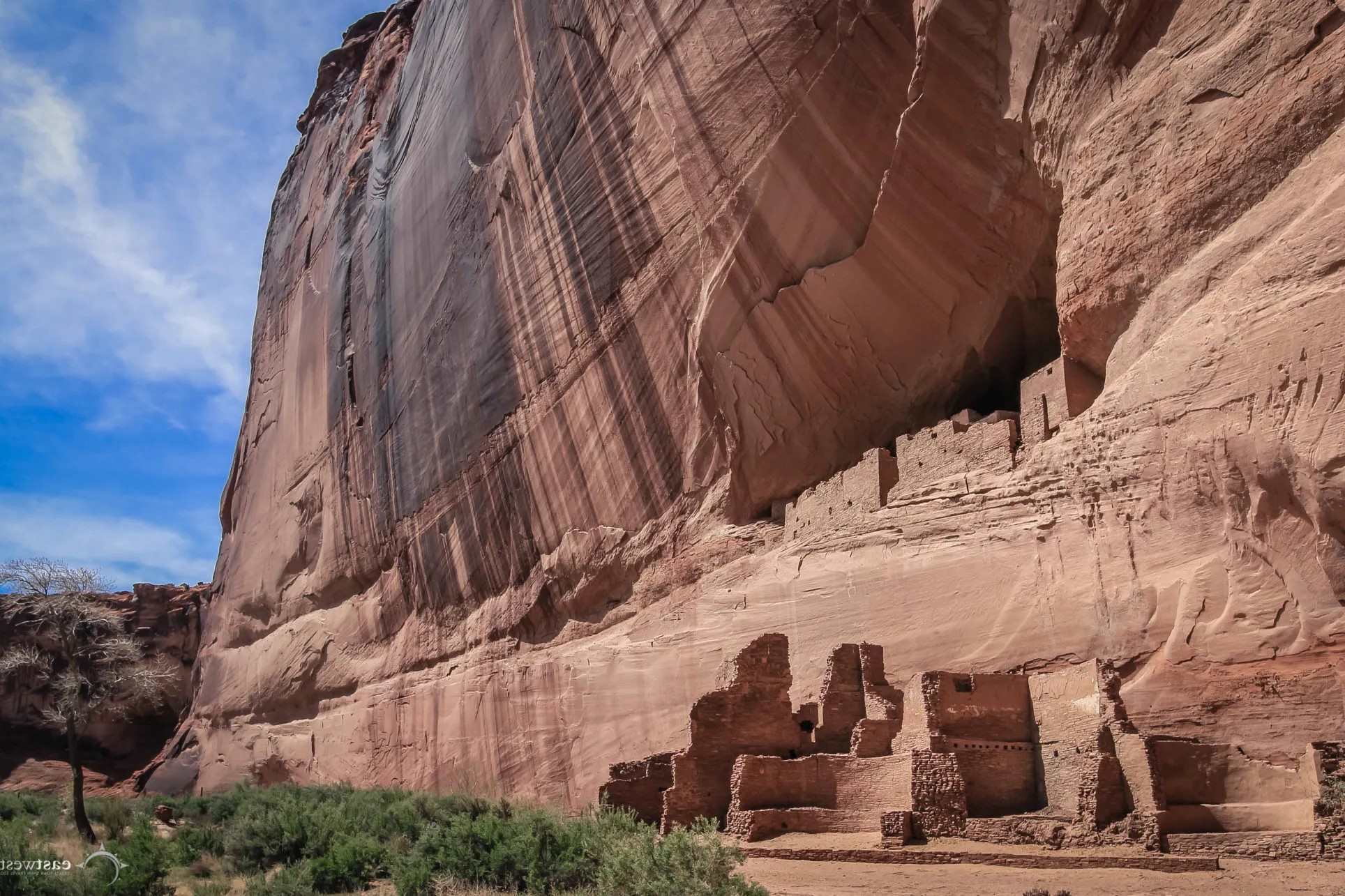 secret-pueblo-cliff-dwellings-in-arizonas-canyon-de-chelly