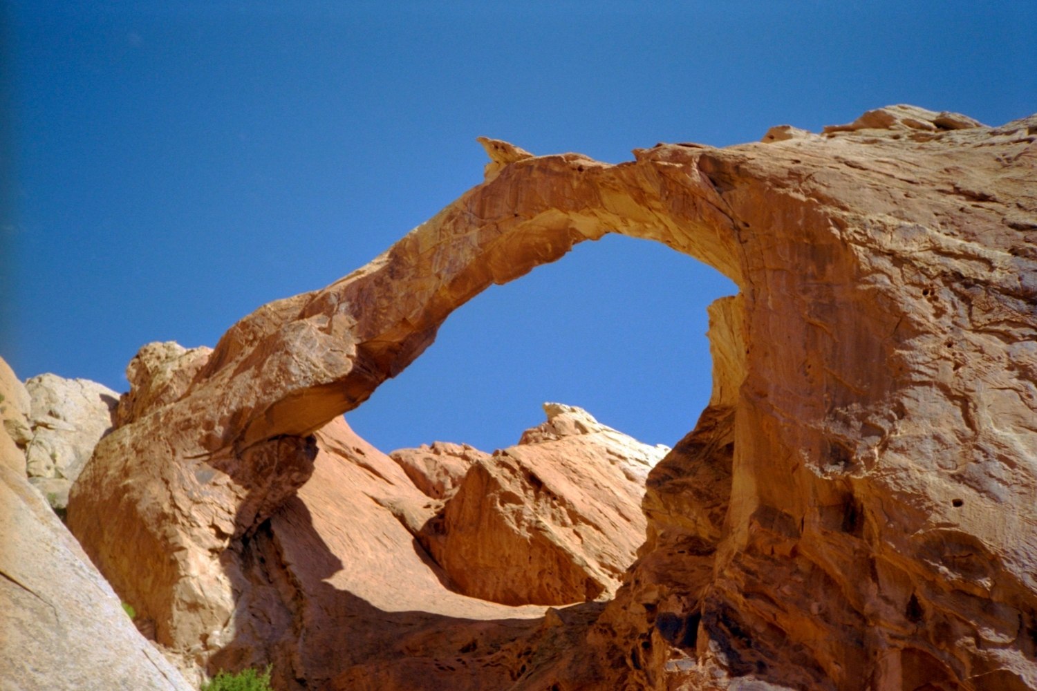 Secret-Sandstone-Arches-In-Utah8217s-San-Rafael-Swell secret-sandstone-arches-in-utahs-san-rafael-swell