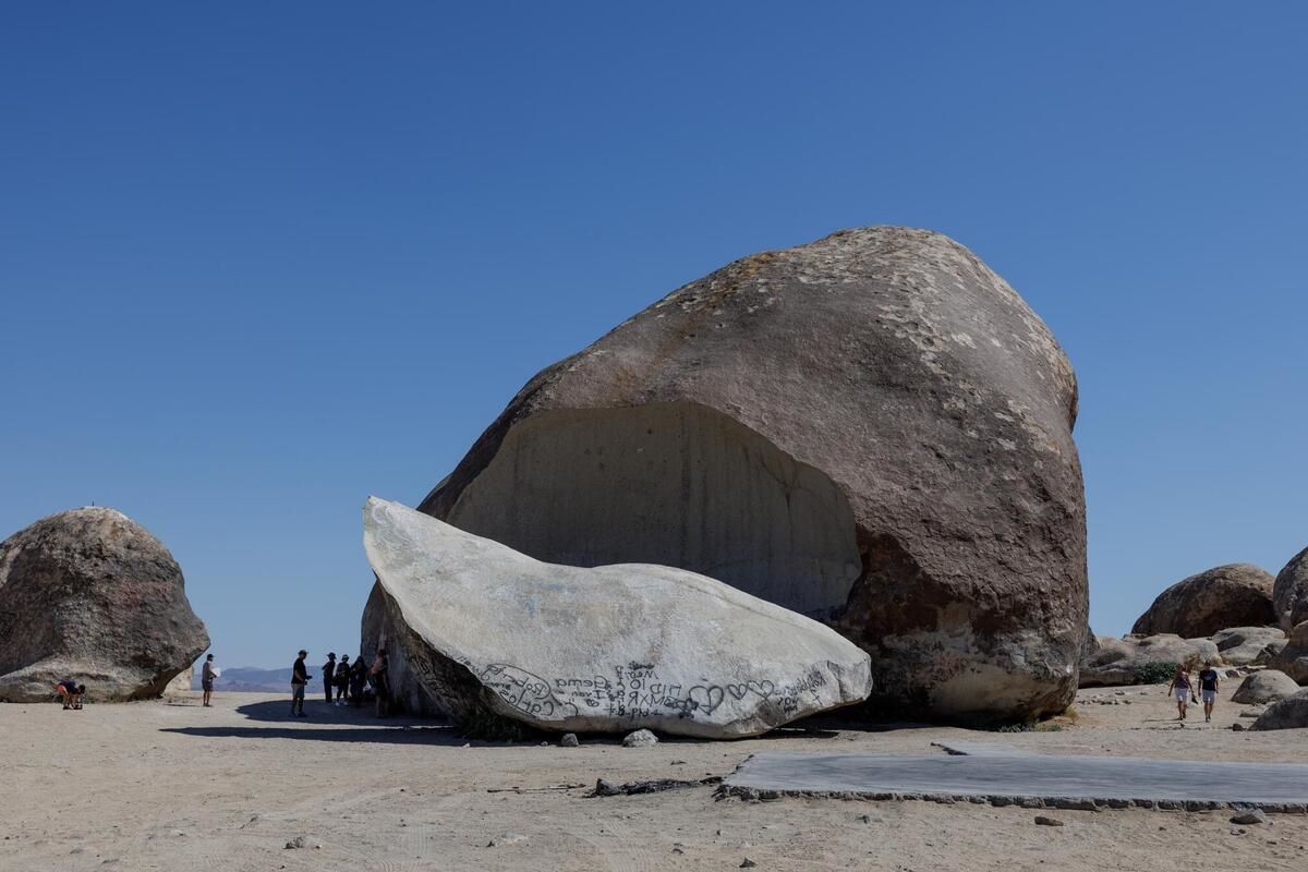 Secret-Thunder-Rocks-Of-The-Mojave-Desert secret-thunder-rocks-of-the-mojave-desert