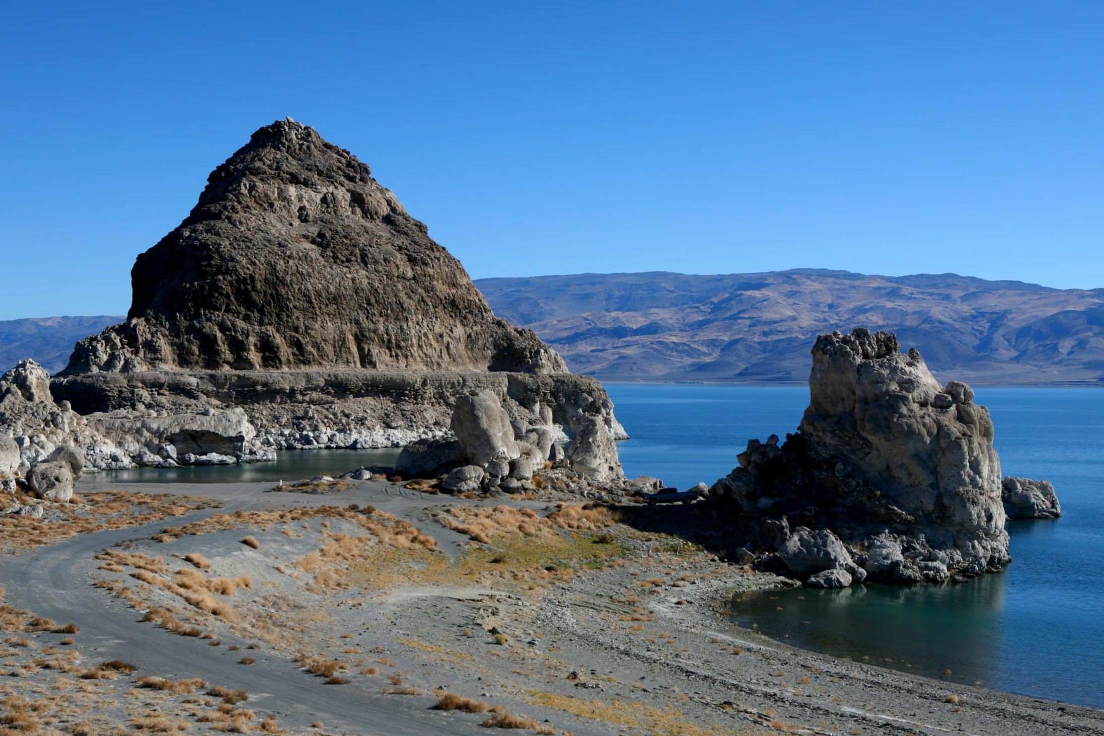 secret-tufa-formations-at-pyramid-lake