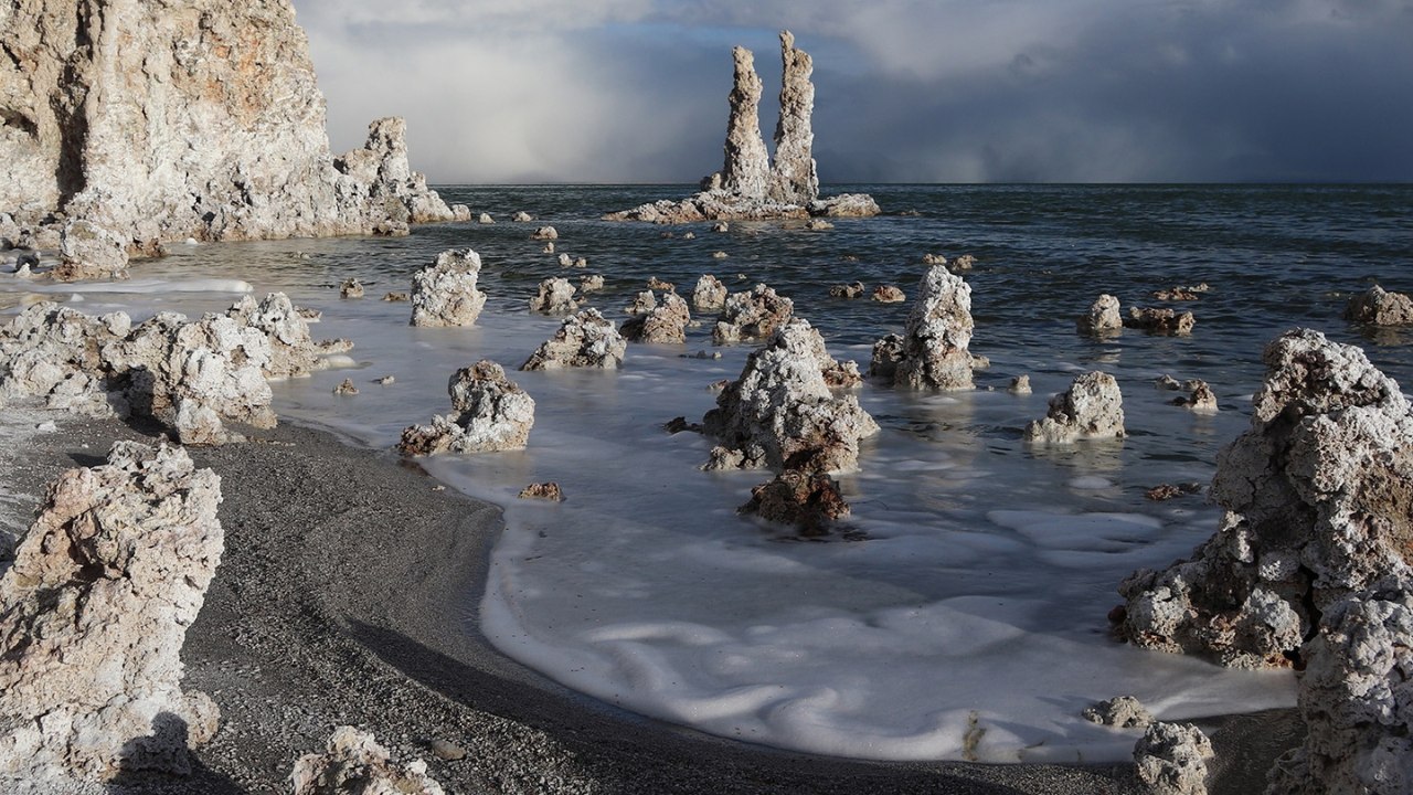 secrets-of-abert-lakes-tufa-formations