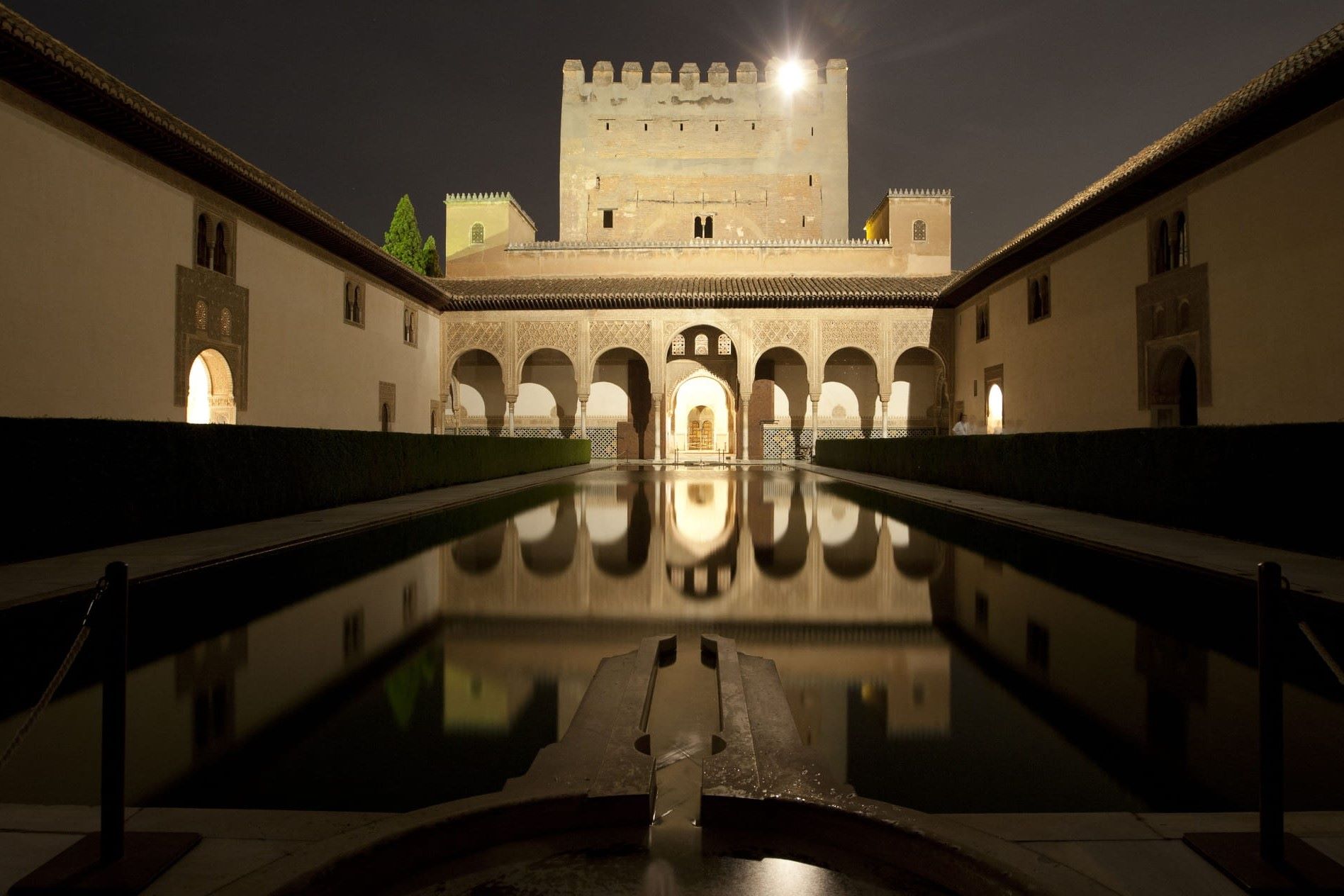 secrets-of-the-alhambra-at-night