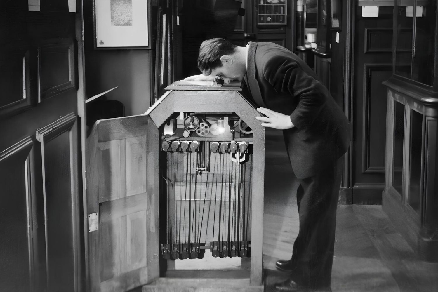 Secrets-Of-The-Silver-Screen8217s-Hidden-Kinetoscope-Parlors secrets-of-the-silver-screens-hidden-kinetoscope-parlors