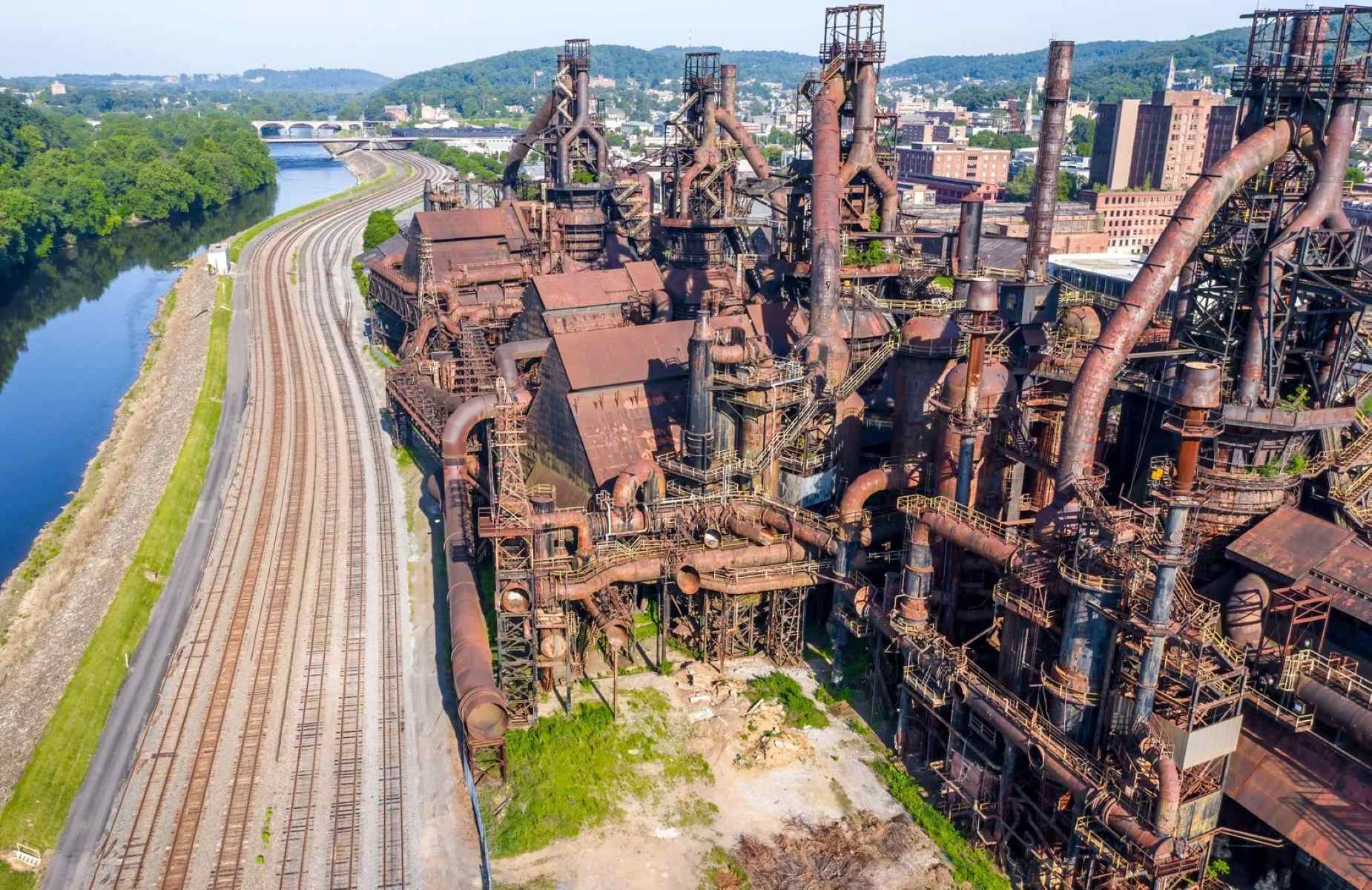 Shadows-Of-The-Smokestacks-Hidden-Steel-Towns-Of-The-Rust-Belt shadows-of-the-smokestacks-hidden-steel-towns-of-the-rust-belt