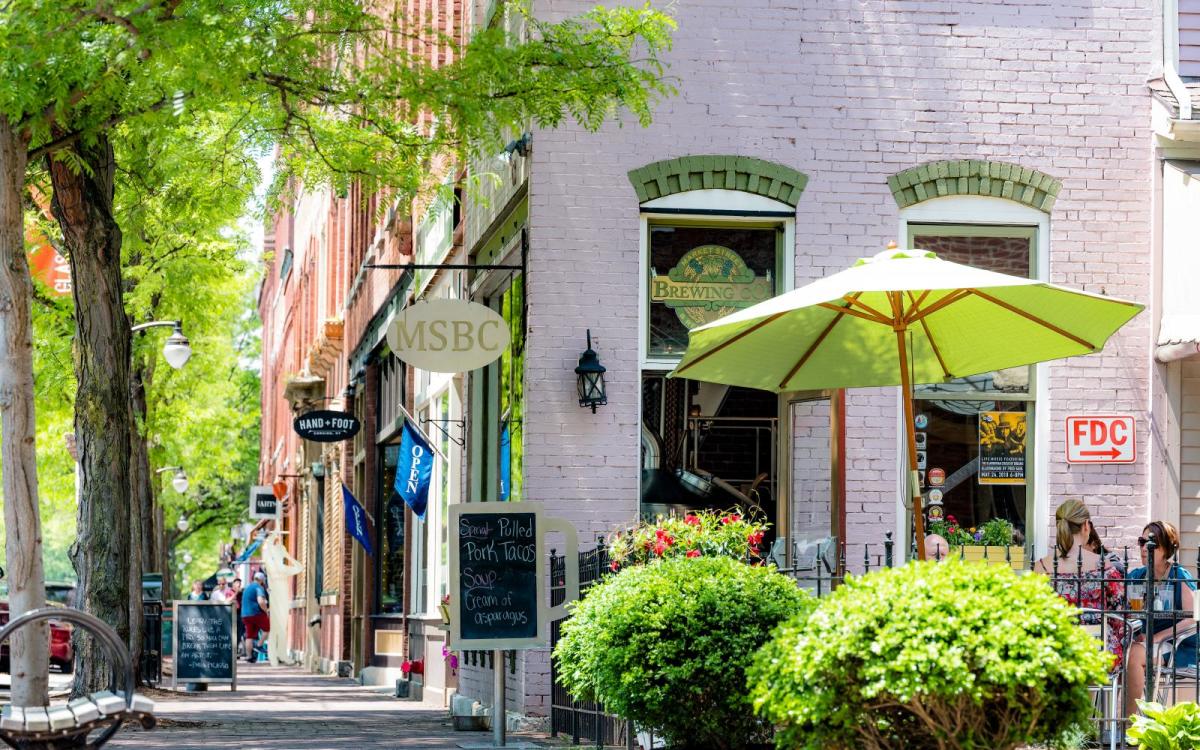 shop-and-stroll-in-cornings-gaffer-district