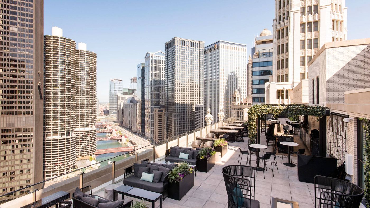 Sky-High-Sips-At-Chicago8217s-LondonHouse-Rooftop-Bar sky-high-sips-at-chicagos-londonhouse-rooftop-bar