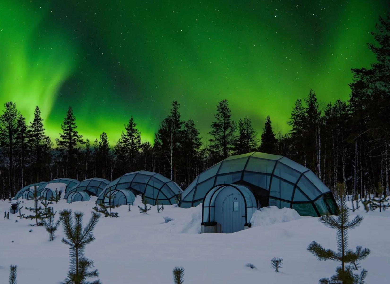 Sleeping-Under-The-Northern-Lights-In-A-Glass-Igloo sleeping-under-the-northern-lights-in-a-glass-igloo