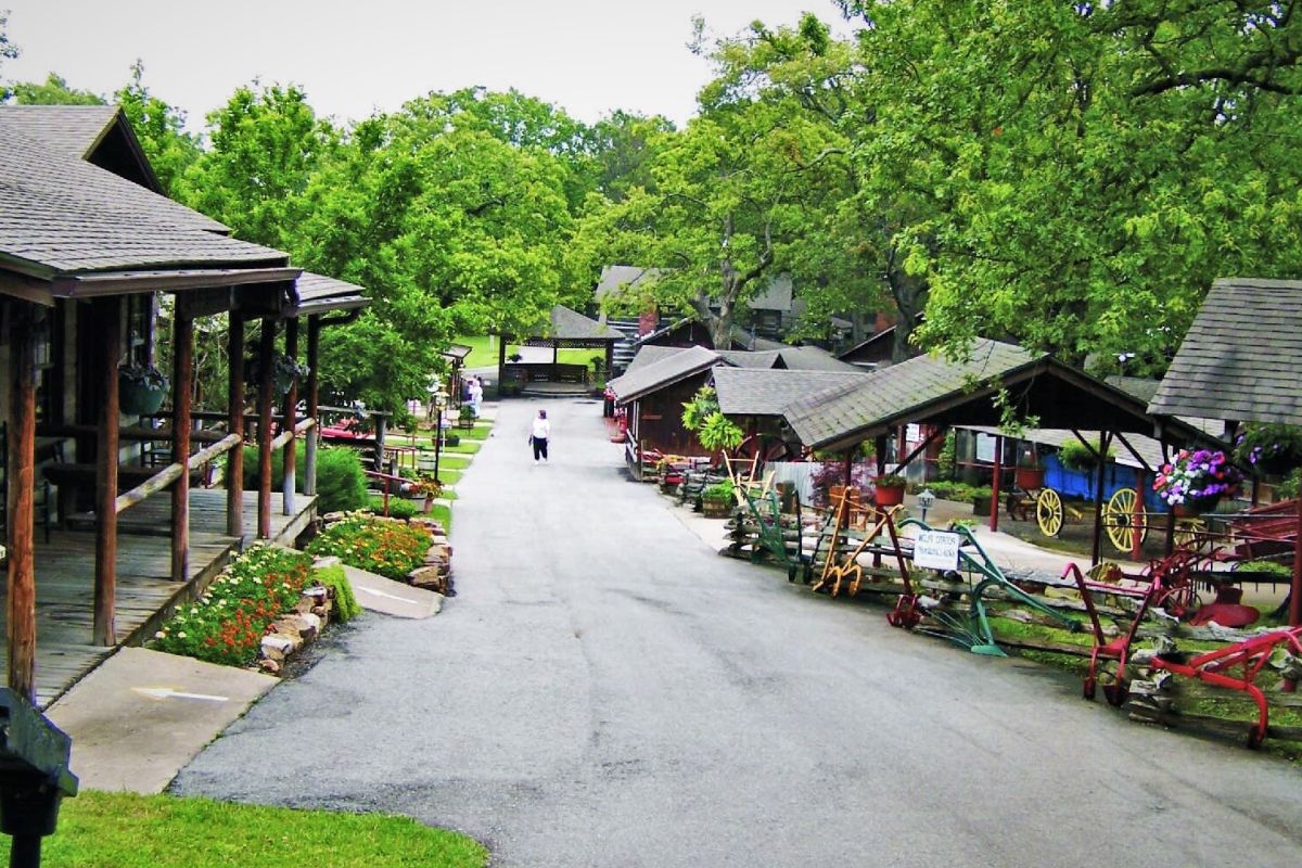 step-back-in-time-at-groves-har-ber-village-museum