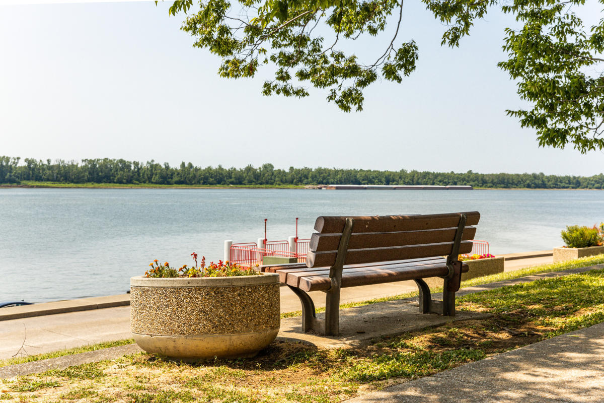 stroll-through-paducahs-scenic-riverwalk-adventure