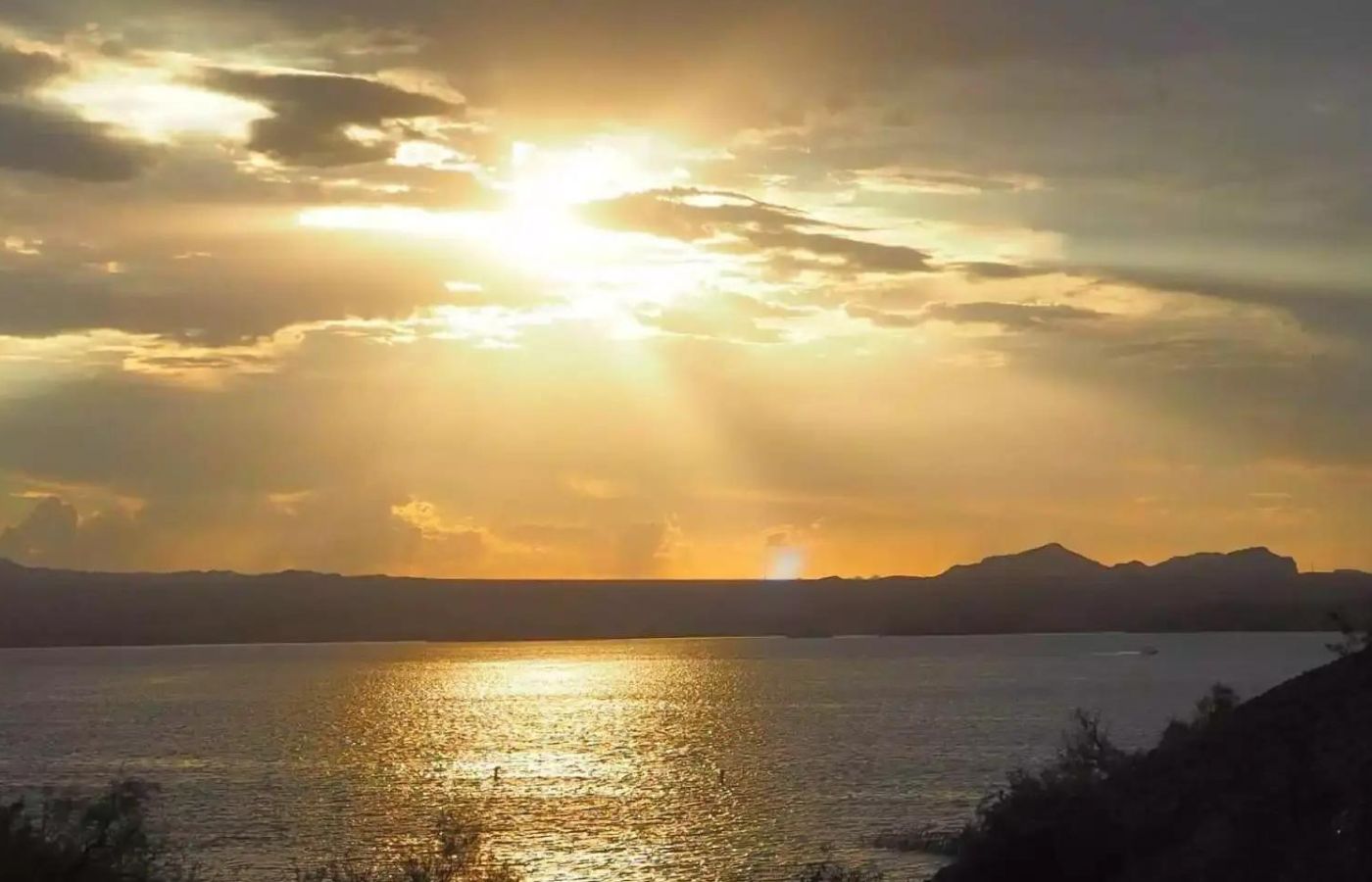 Sun-Kissed-Bliss-At-Lake-Havasu8217s-Pristine-Beaches sun-kissed-bliss-at-lake-havasus-pristine-beaches