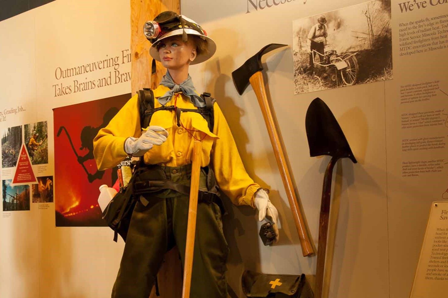 thrilling-adventures-at-missoulas-smokejumper-center