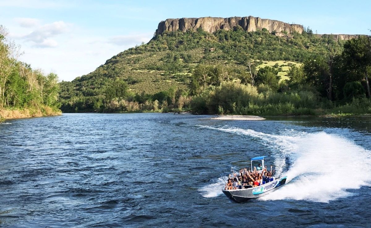 thrilling-adventures-on-hellgate-jetboats-in-grants-pass
