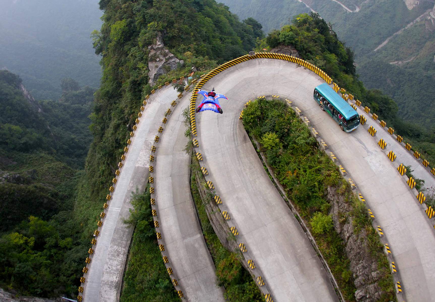 Tianmen-Mountain-China-The-Thrilling-99-Hairpin-Bends-Bus-Ride tianmen-mountain-china-the-thrilling-99-hairpin-bends-bus-ride