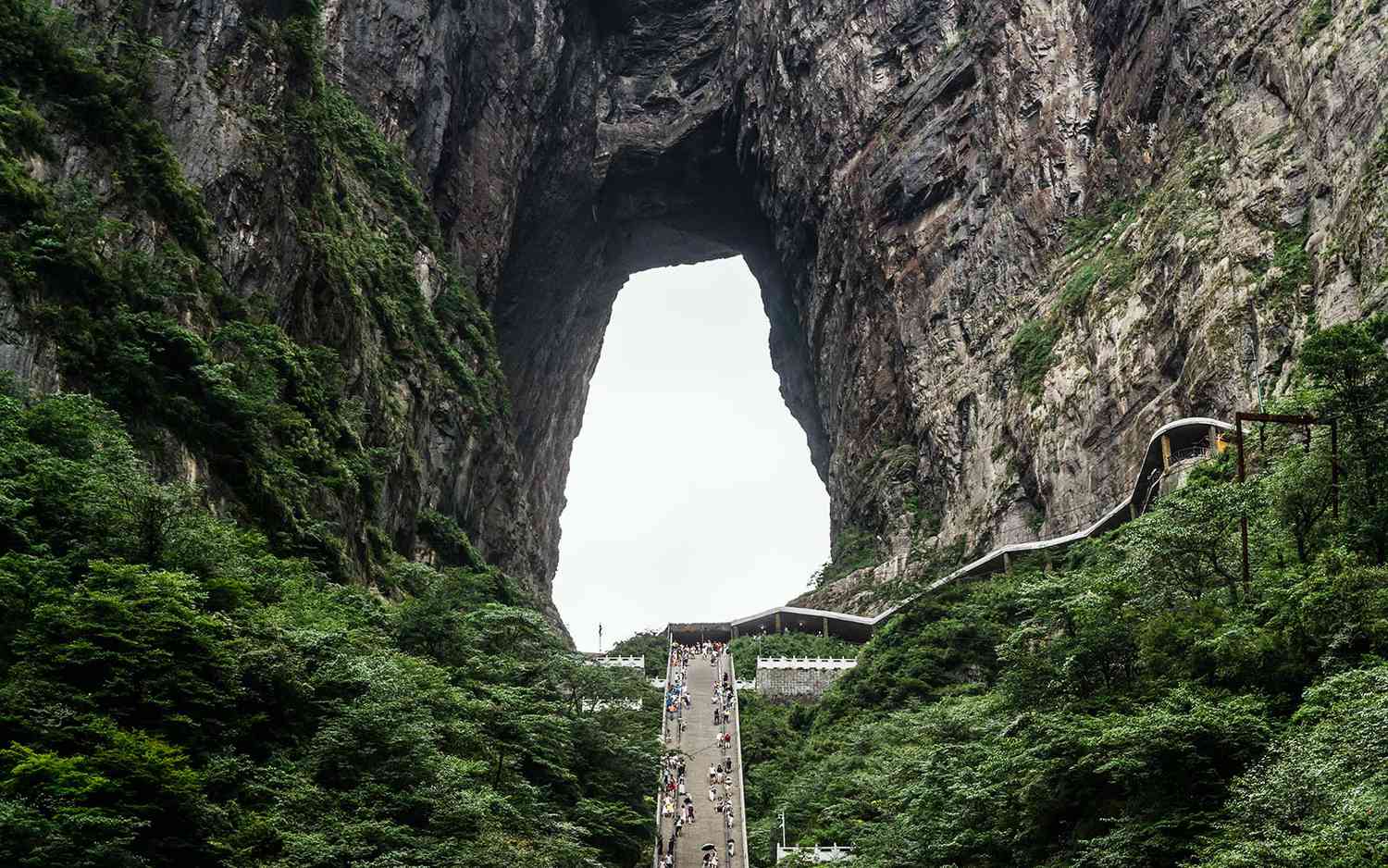 Tianmen-Mountain-China8217s-Mysterious-Heaven8217s-Door tianmen-mountain-chinas-mysterious-heavens-door
