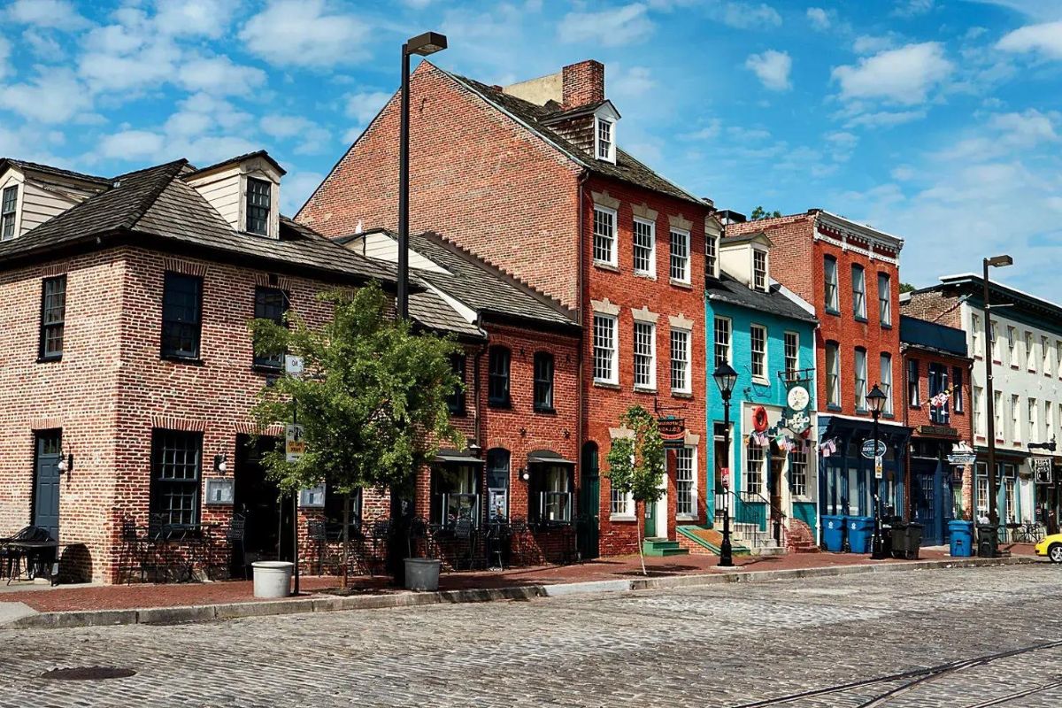 uncover-the-charm-of-fells-point-waterfront