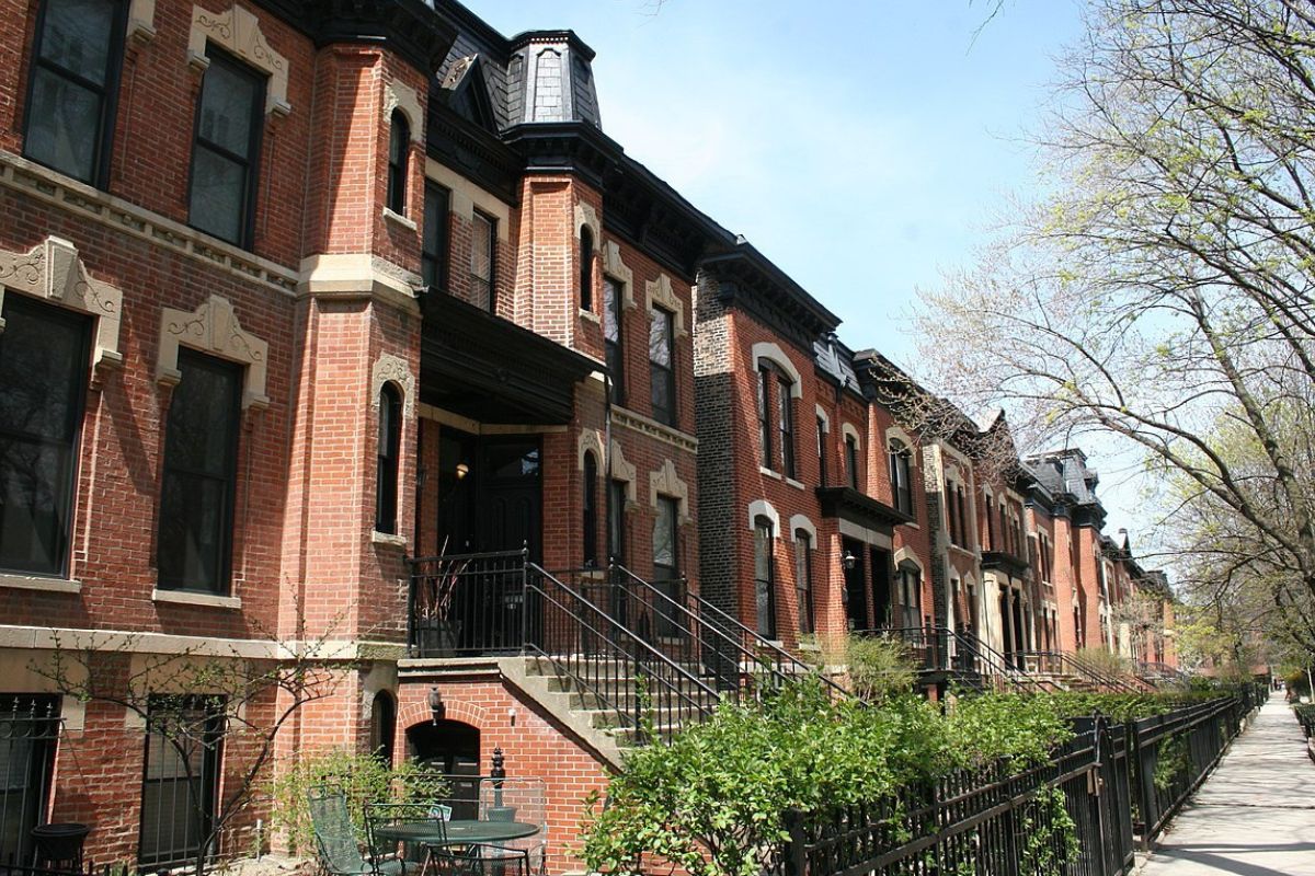 uncover-the-charm-of-lincoln-square-chicago