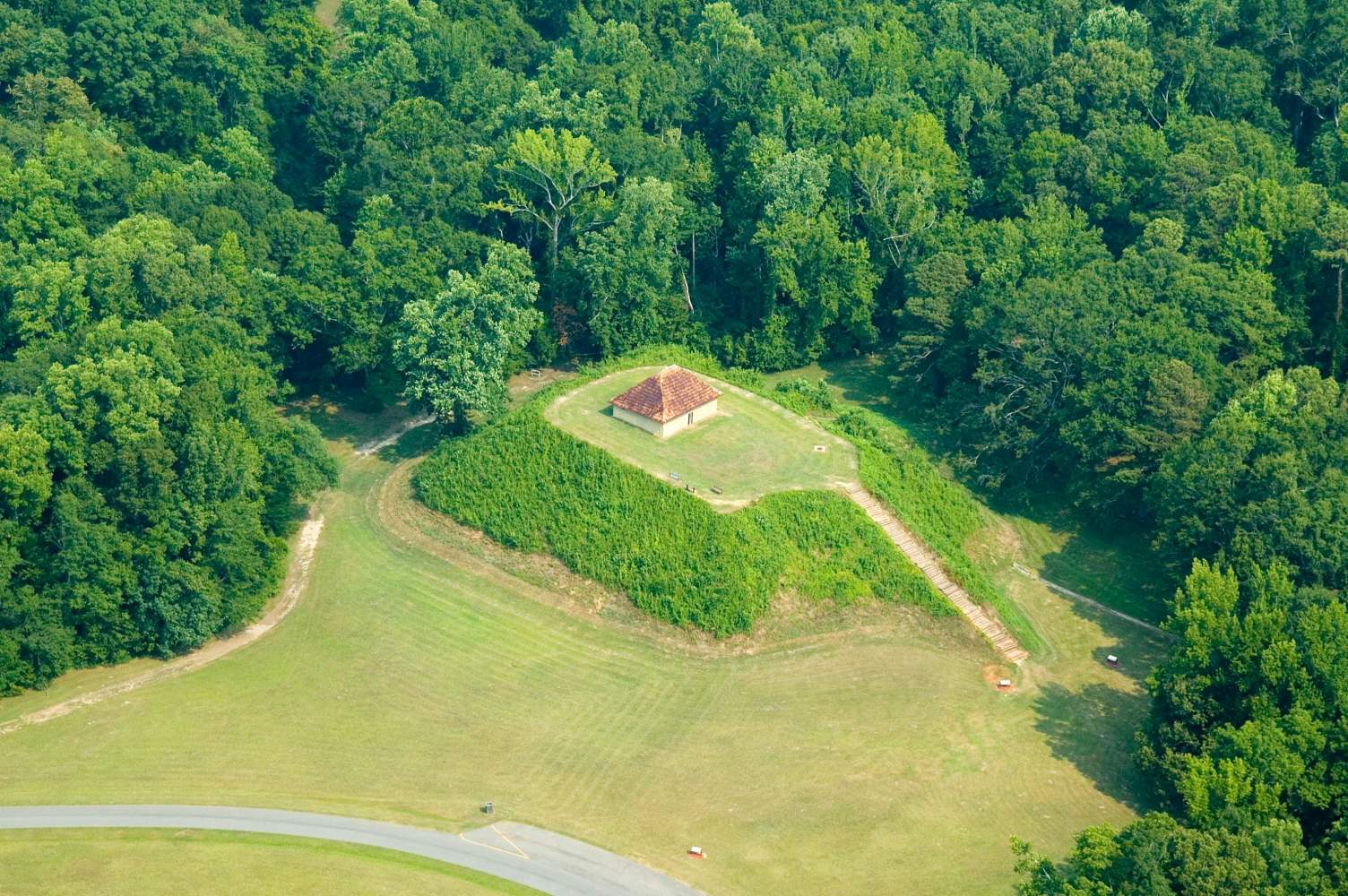 unveil-ancient-secrets-at-moundville-archaeological-park