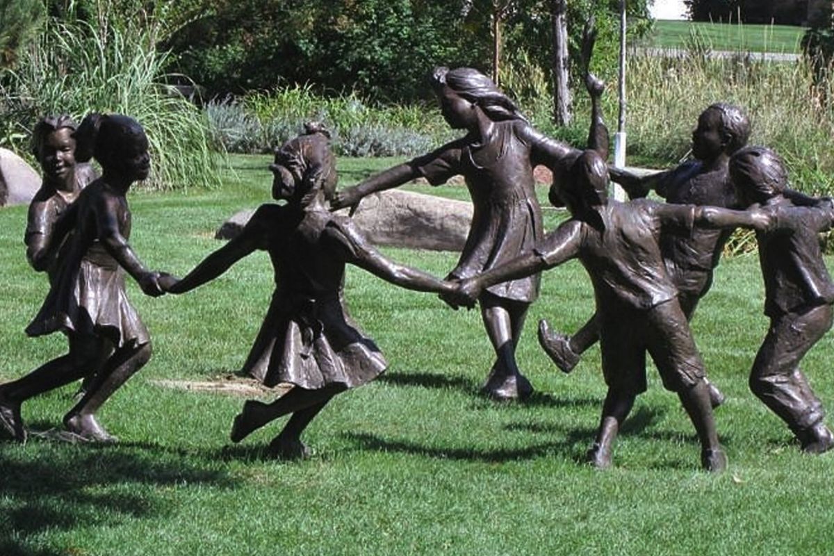 unveil-artistic-wonders-at-lovelands-benson-sculpture-garden