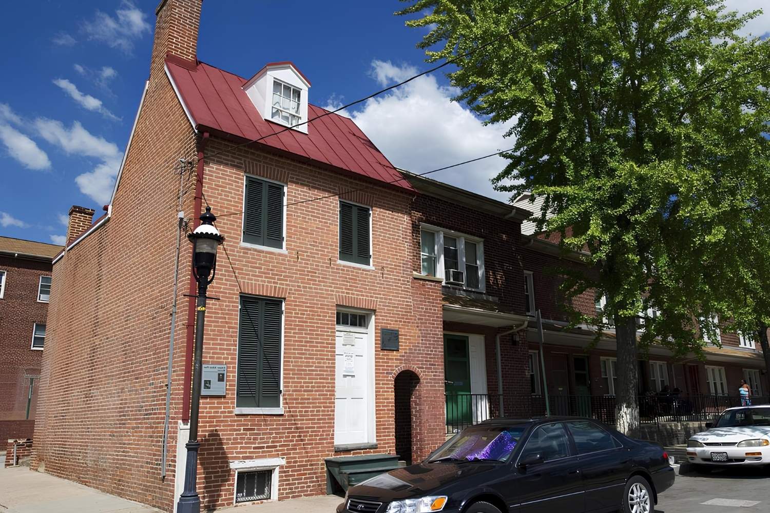 unveil-the-mysteries-at-baltimores-poe-house-and-museum