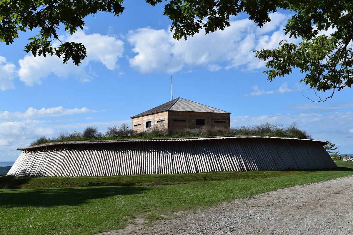 unveil-the-secrets-of-fort-holmes-on-mackinac-island
