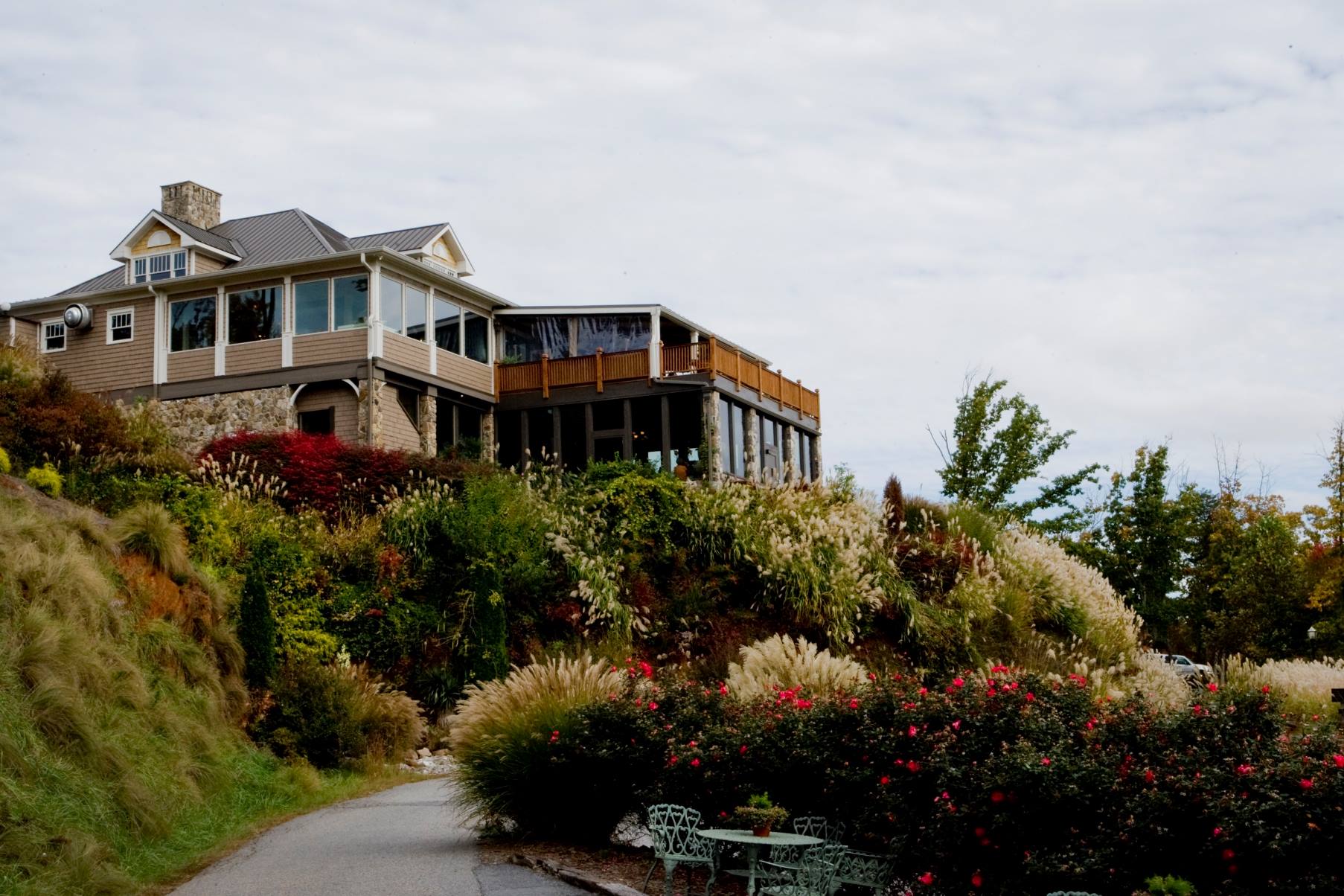 unwind-at-dahlonegas-wolf-mountain-vineyards