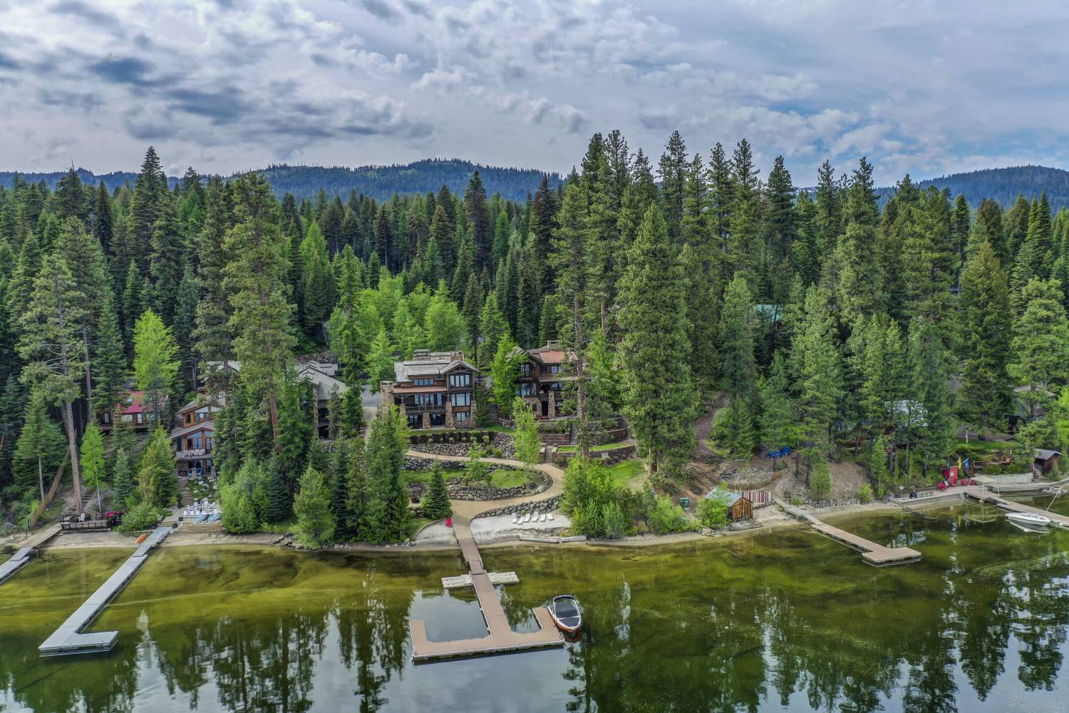 Unwind-At-McCall8217s-Stunning-Payette-Lake-Waterfront unwind-at-mccalls-stunning-payette-lake-waterfront