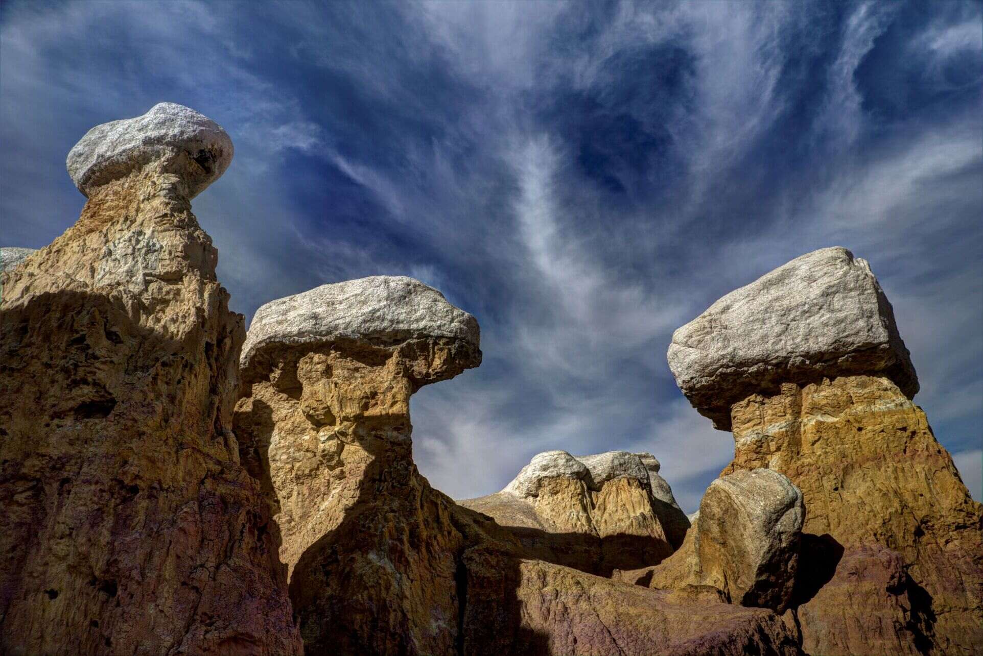 vibrant-hoodoos-at-paint-mines-interpretive-park