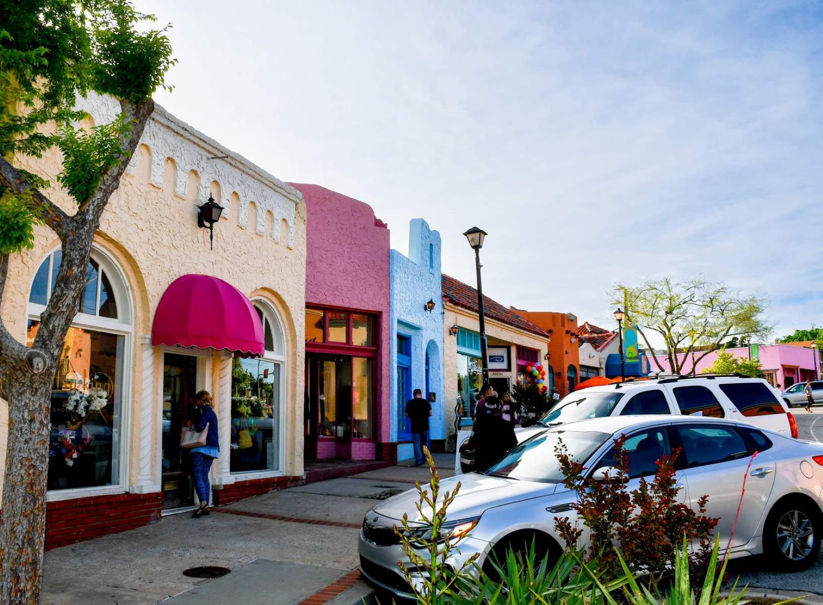 vibrant-vibes-at-oklahoma-citys-paseo-arts-district