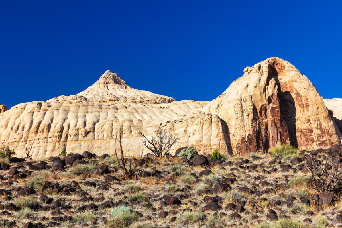vibrant-wonders-of-capitol-reefs-sandstone-formations