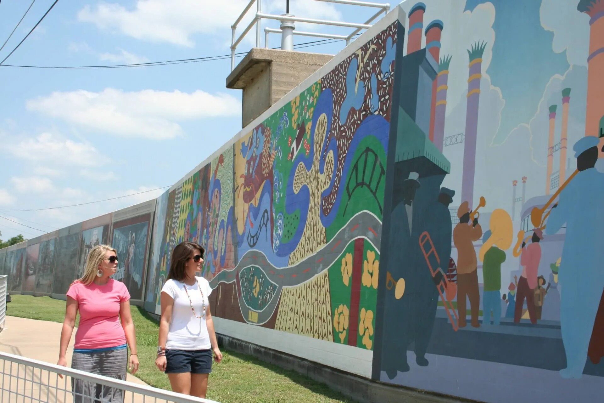 vicksburgs-stunning-riverfront-murals-await