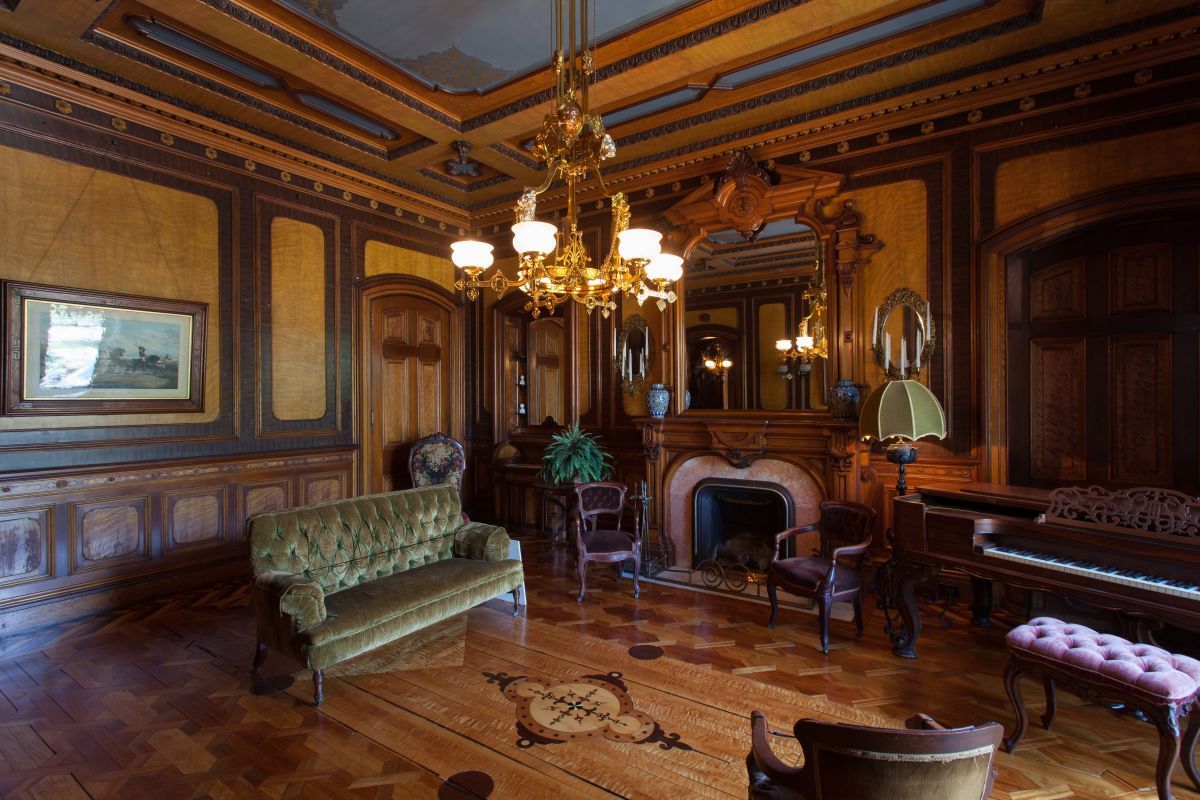 victorian-splendor-at-governor-henry-lippitt-house-museum
