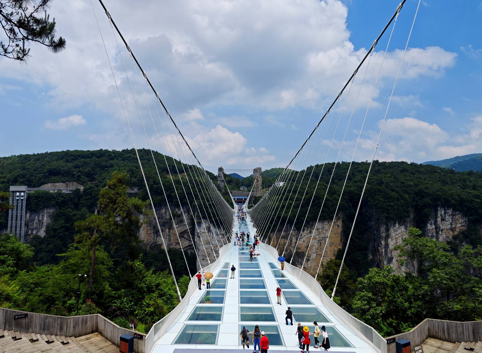 Walking-The-Zhangjiajie-Glass-Bridge walking-the-zhangjiajie-glass-bridge