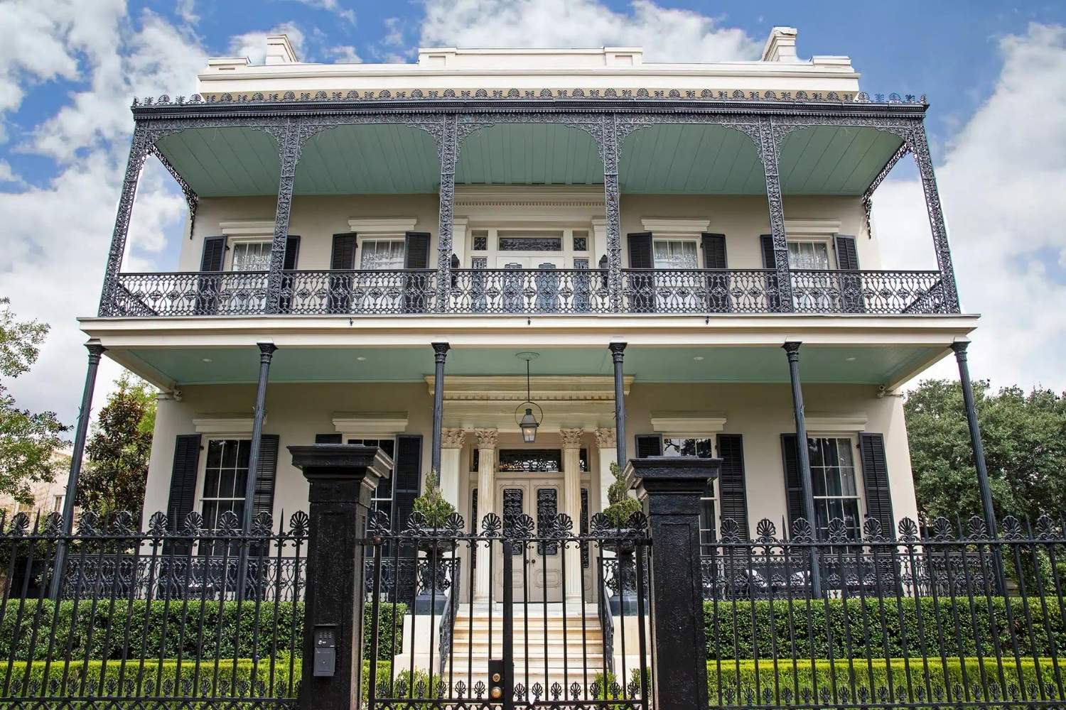 wander-through-garden-districts-timeless-mansions